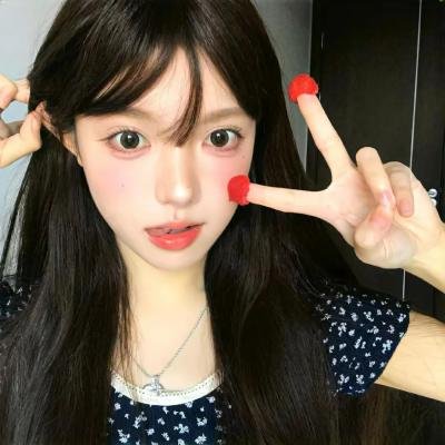 这名男子，捡到了人鱼。